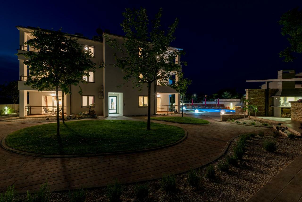 Villa Anja 1St Floor Перой Екстериор снимка