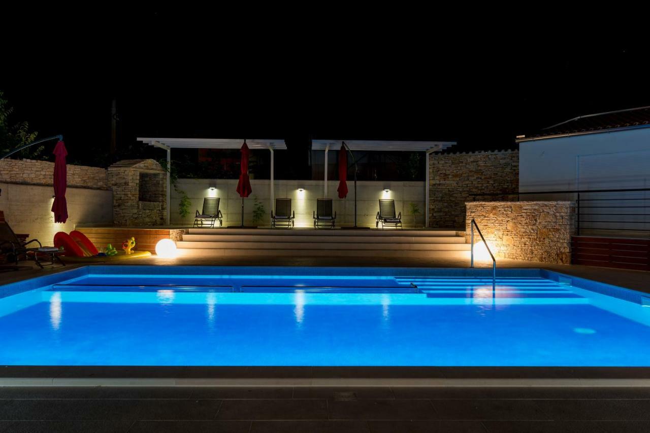 Villa Anja 1St Floor Перой Екстериор снимка