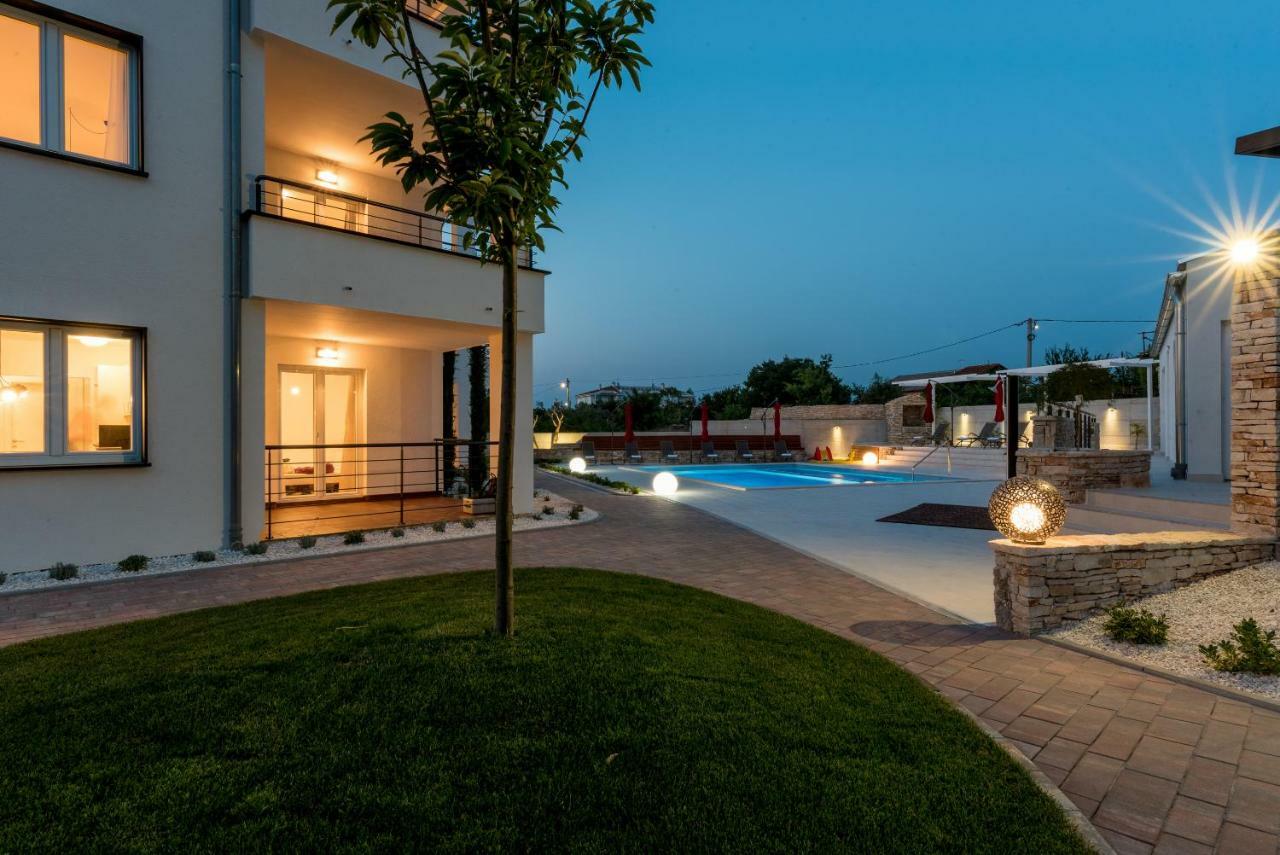 Villa Anja 1St Floor Перой Екстериор снимка