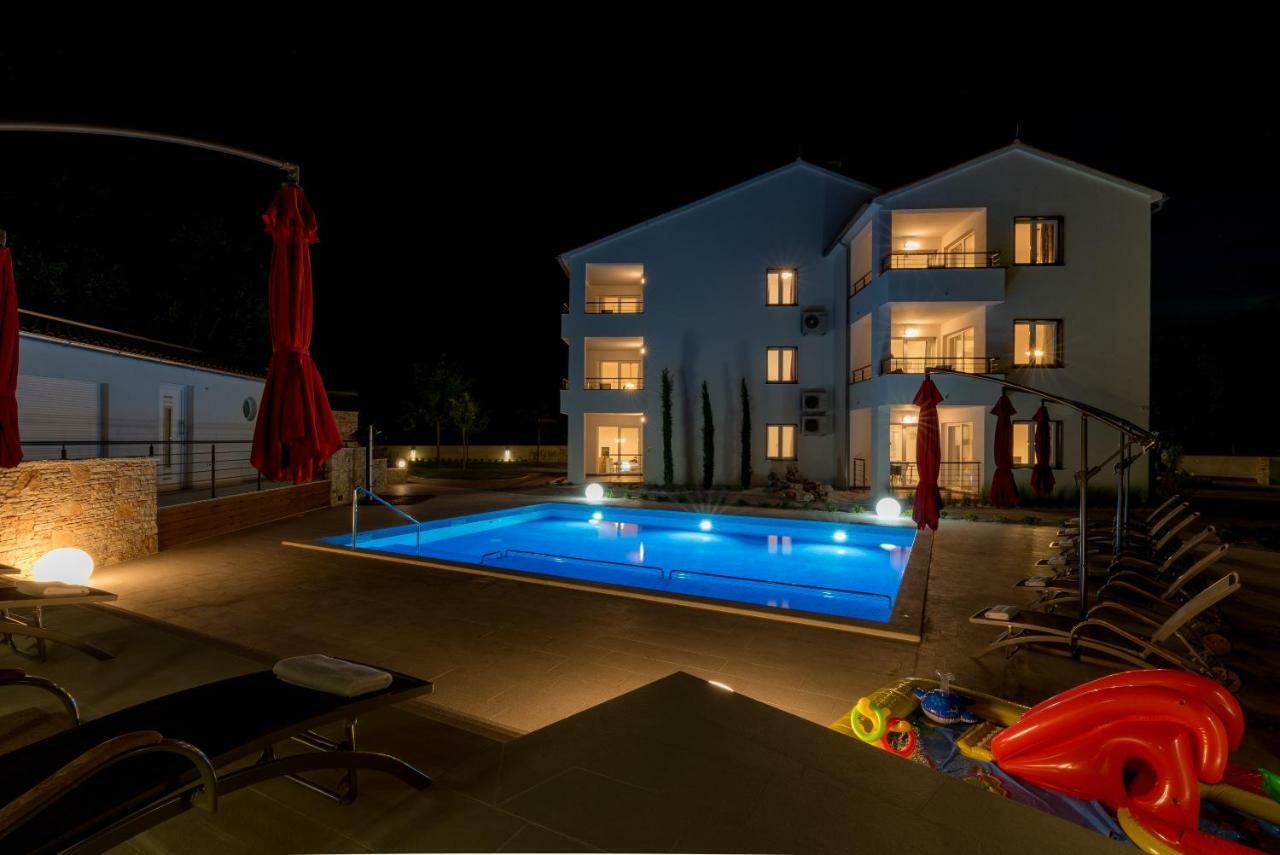 Villa Anja 1St Floor Перой Екстериор снимка