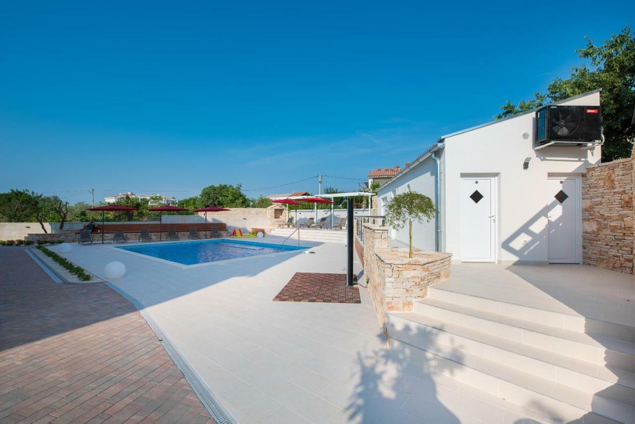 Villa Anja 1St Floor Перой Екстериор снимка