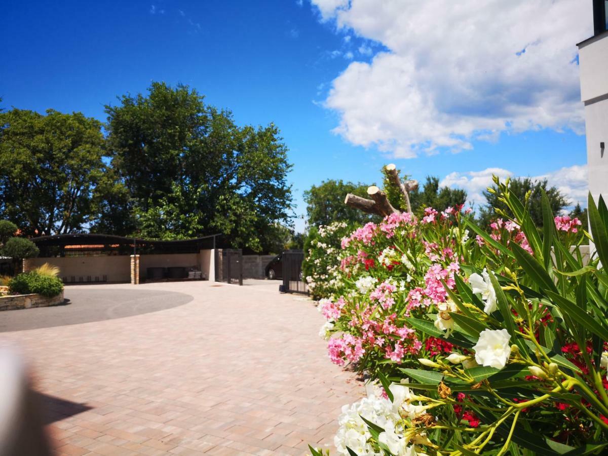 Villa Anja 1St Floor Перой Екстериор снимка