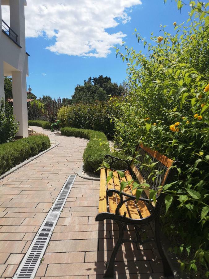 Villa Anja 1St Floor Перой Екстериор снимка
