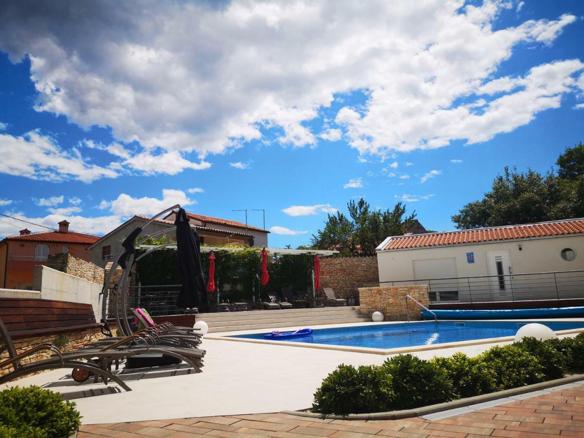 Villa Anja 1St Floor Перой Екстериор снимка