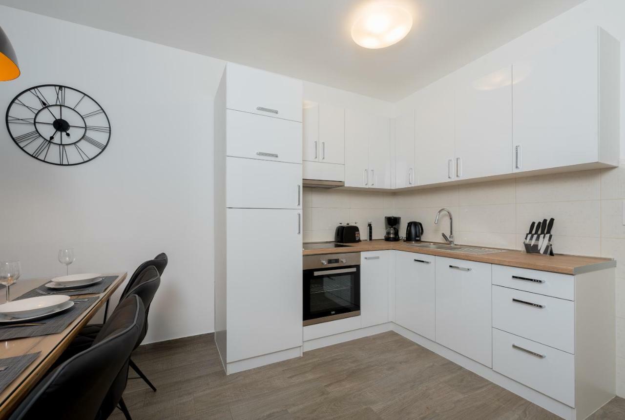 Villa Anja 1St Floor Перой Екстериор снимка
