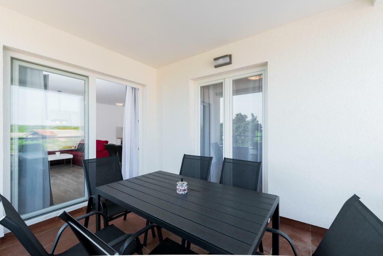 Villa Anja 1St Floor Перой Екстериор снимка